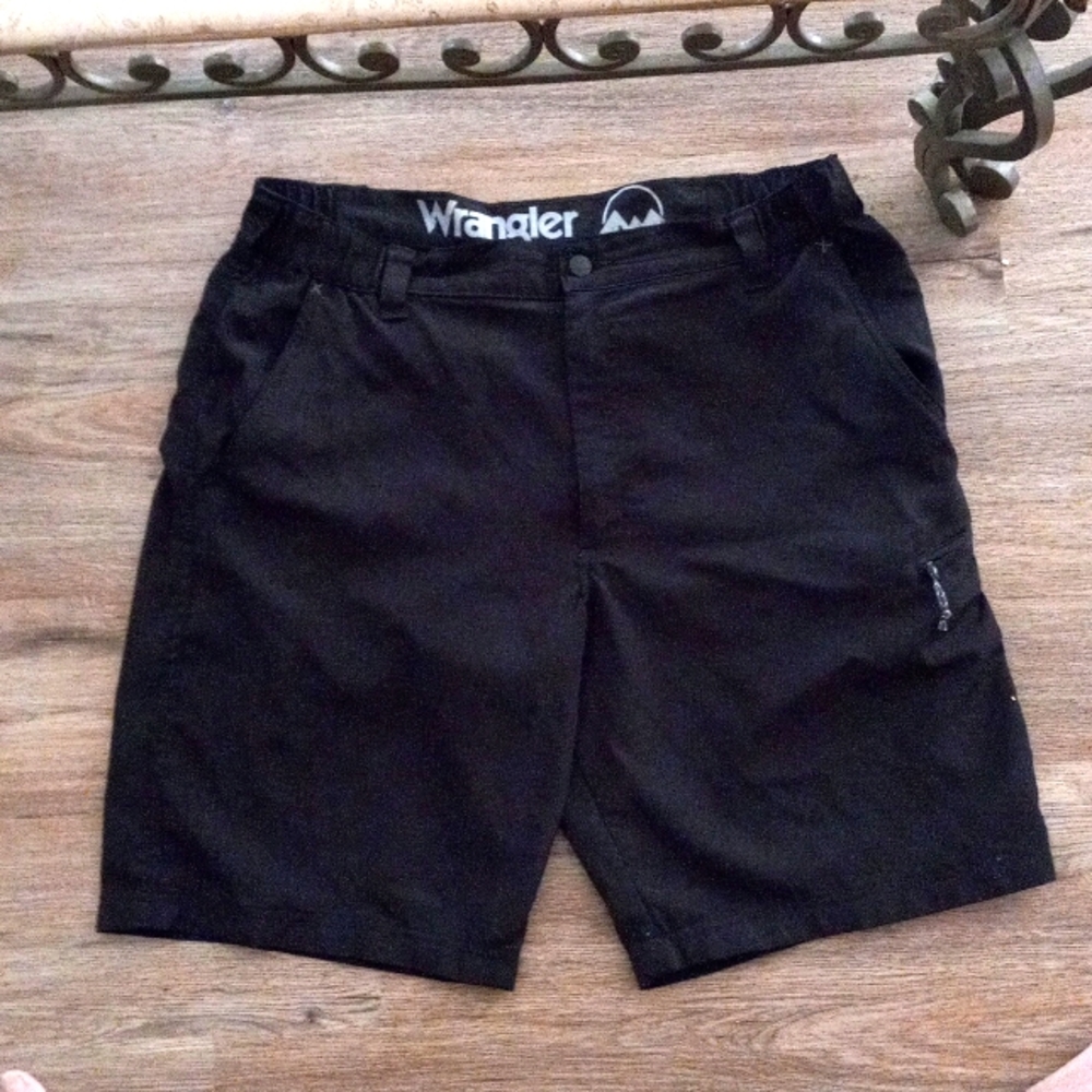 This are a pair of size 36 Wranglers dri wick utility shorts. Worn once to big.
